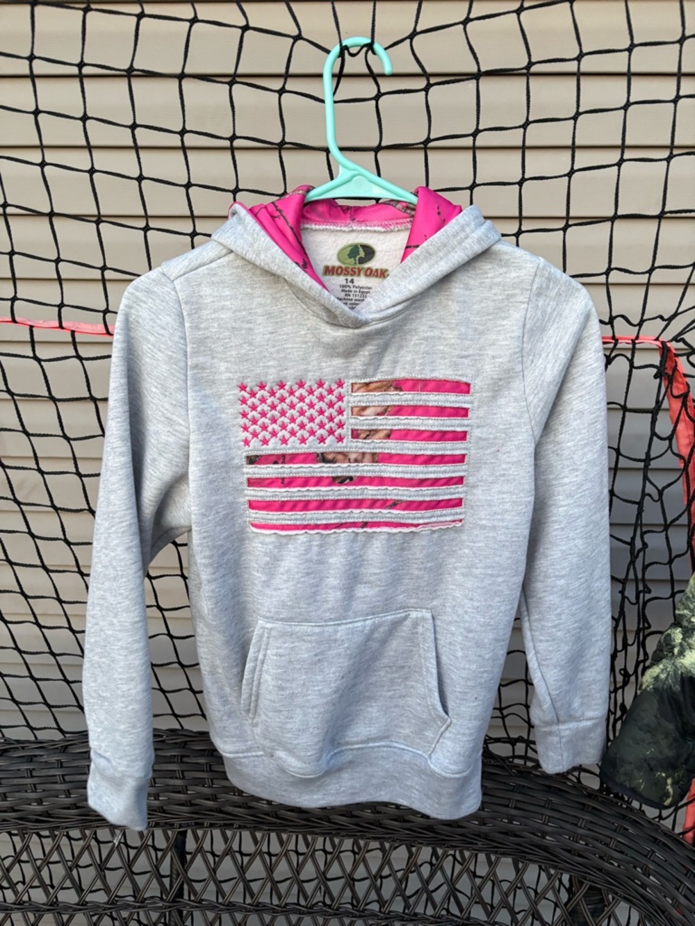 Girls Mossy Oak Gray Hoodie with Pink Camo American Flag. NWOT